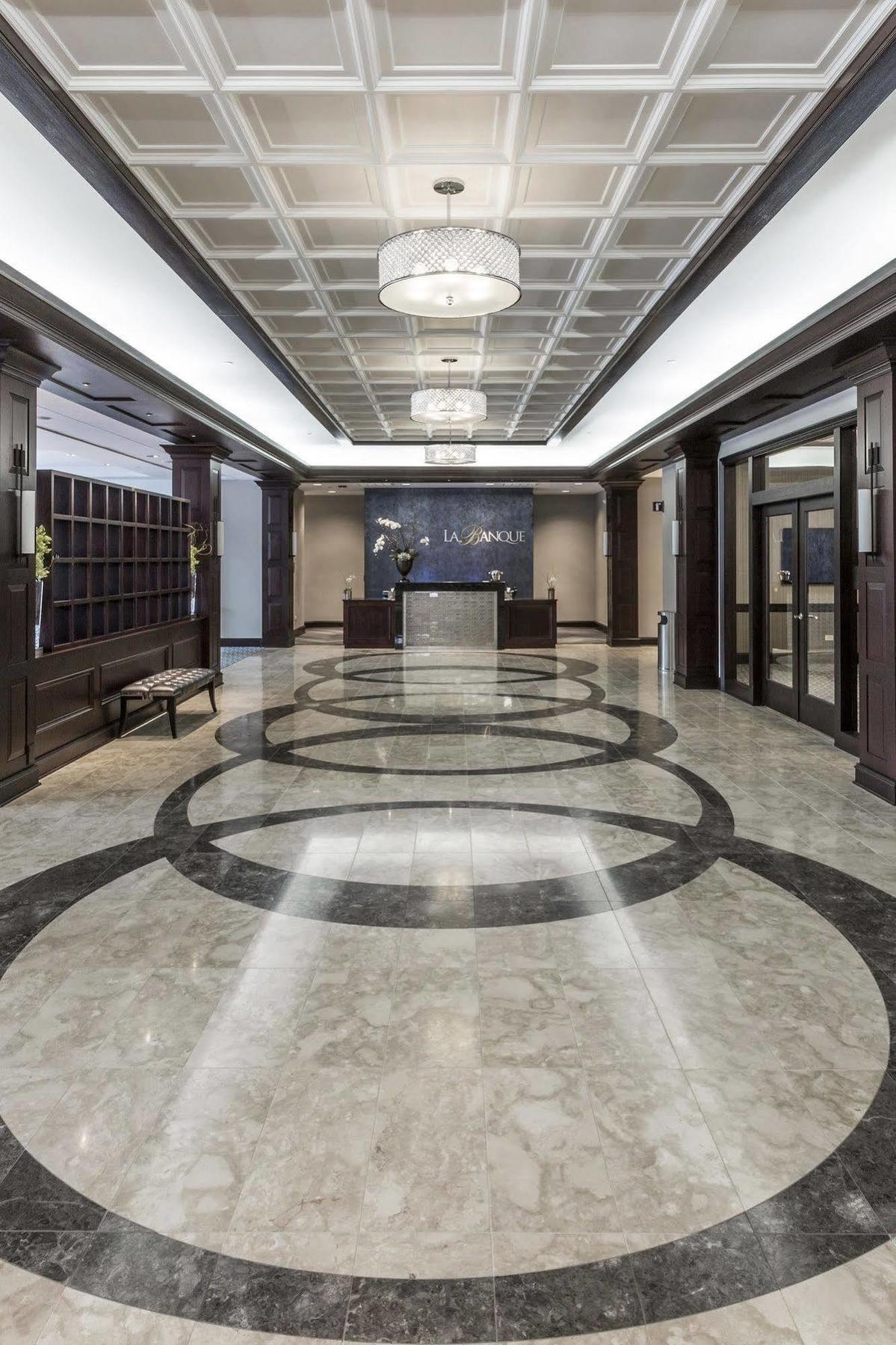 La Banque Hotel Homewood Exteriér fotografie